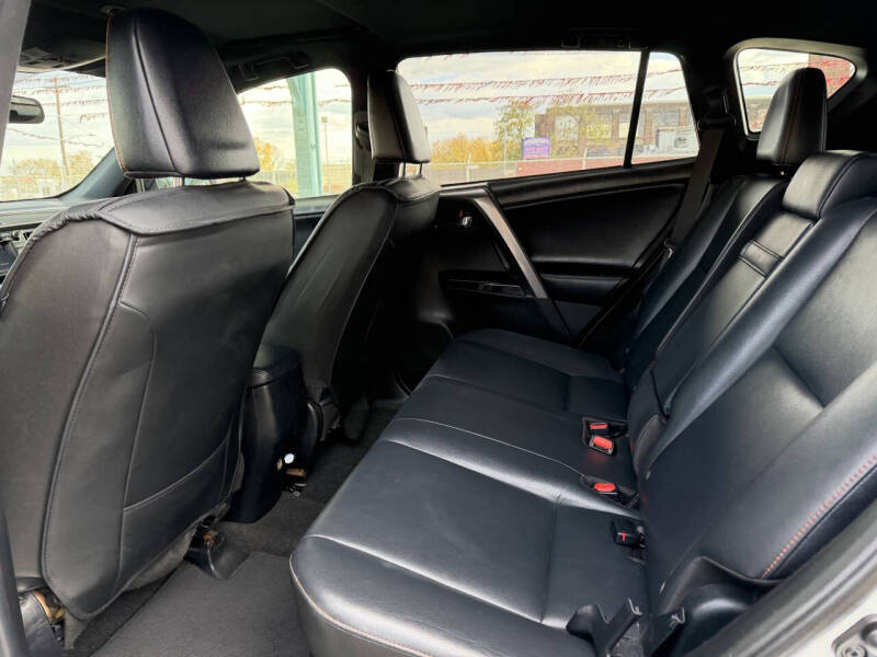 2017 Toyota RAV4 Hybrid SE