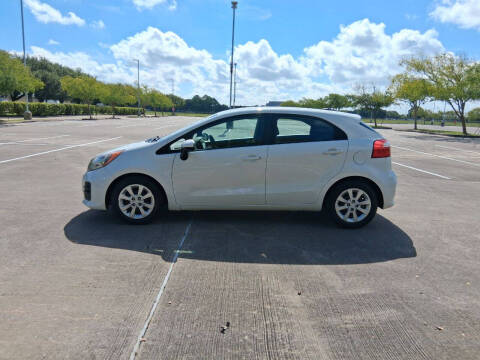 2016 Kia Rio 5-Door LX