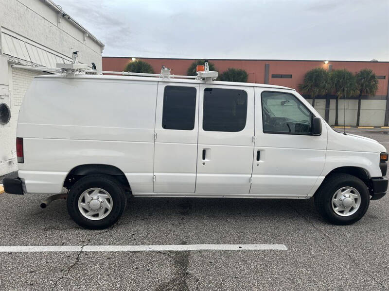 2011 Ford E-Series Econoline Van Commercial photo 4