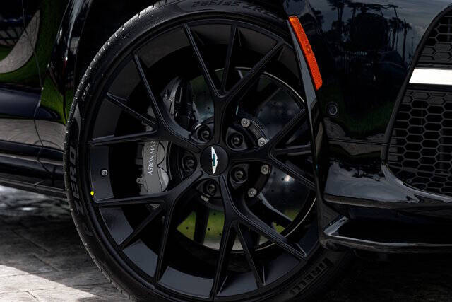 2025 Aston Martin DBX 707