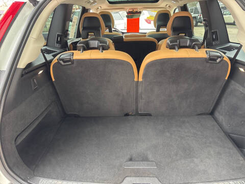 2016 Volvo XC90 T6 Momentum