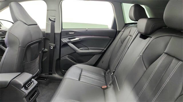 2025 Audi Q6 e-tron quattro Premium Plus