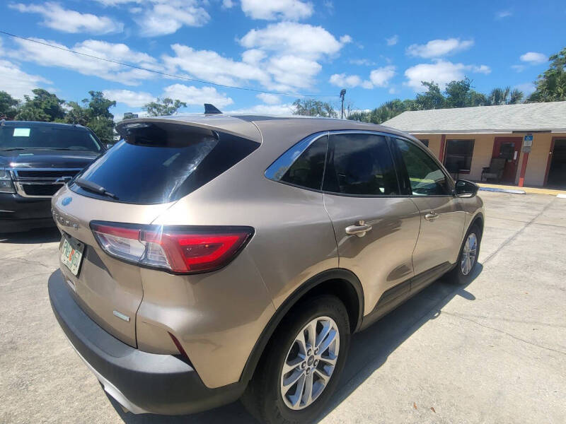 2020 Ford Escape SE