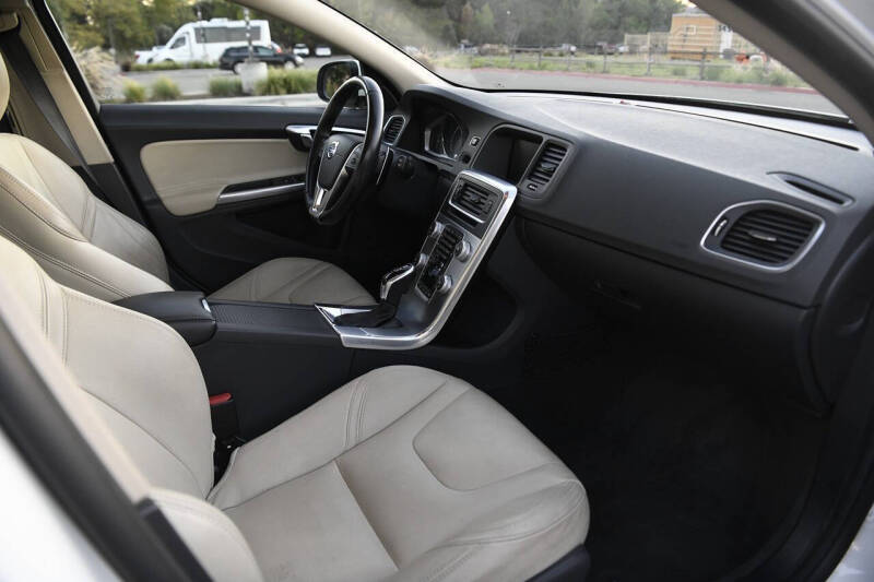 2018 Volvo V60 T5 Dynamic