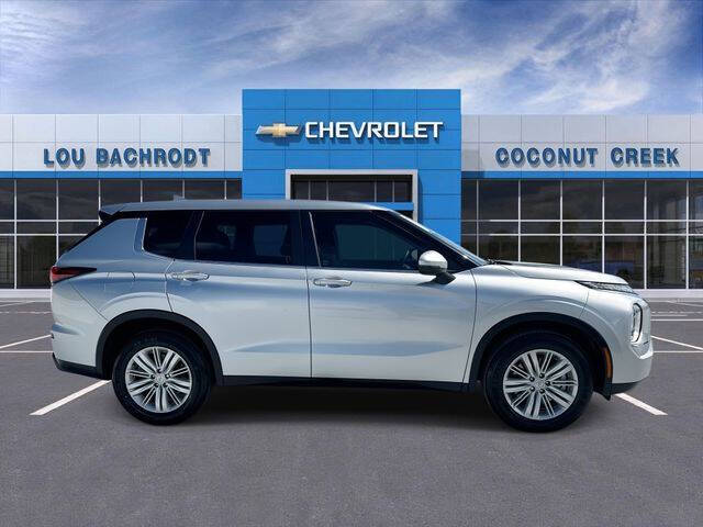 2024 Mitsubishi Outlander ES