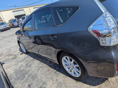 2014 Toyota Prius v Five