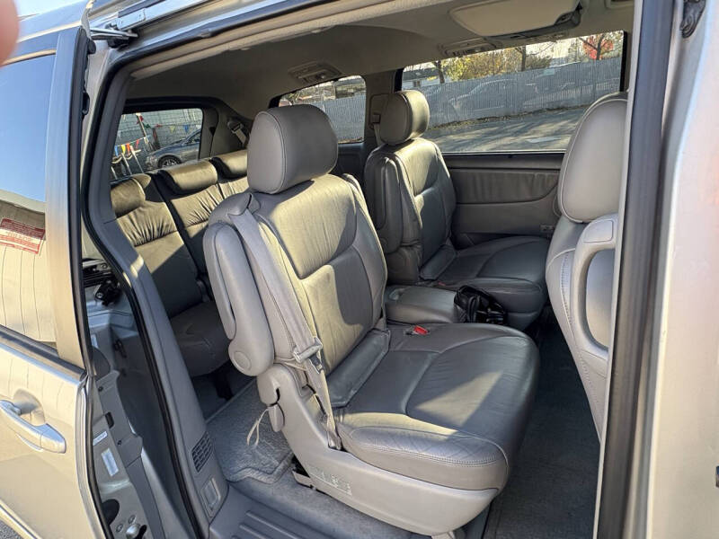 2004 Toyota Sienna XLE 7 Passenger