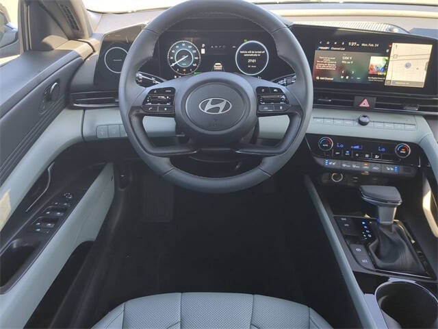 2025 Hyundai Elantra Hybrid Limited