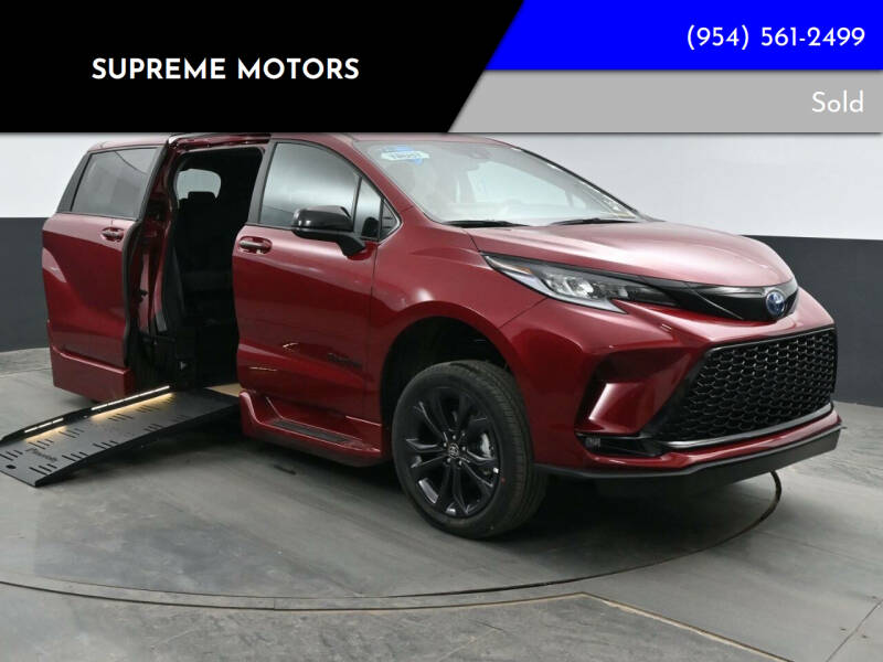 2025 Toyota Sienna XSE's photo