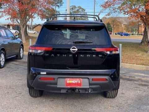 2025 Nissan Pathfinder SV