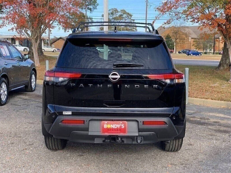 2025 Nissan Pathfinder SV
