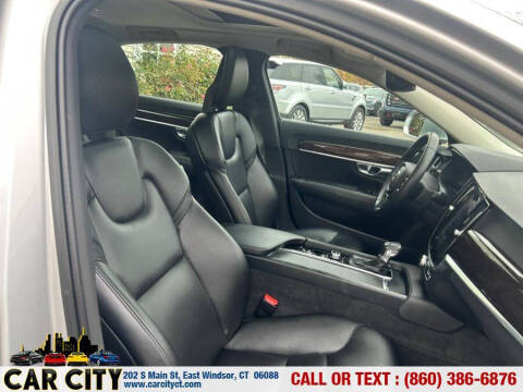 2017 Volvo S90 T6 Momentum