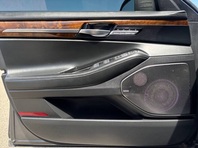 2018 Genesis G90