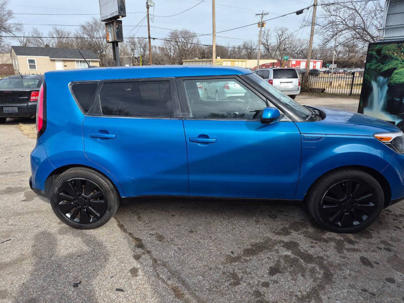 2016 Kia Soul +