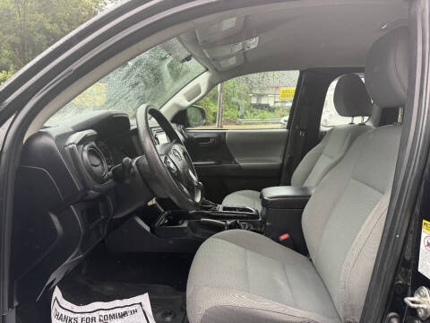 2017 Toyota Tacoma SR
