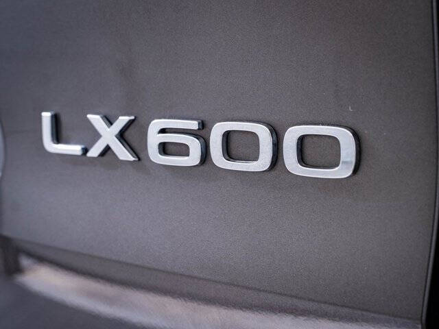 2022 Lexus LX 600 F SPORT Handling