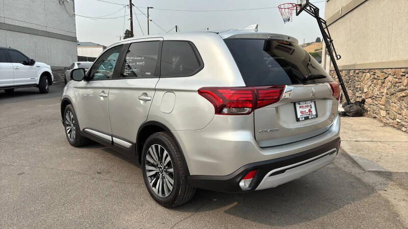 2020 Mitsubishi Outlander ES
