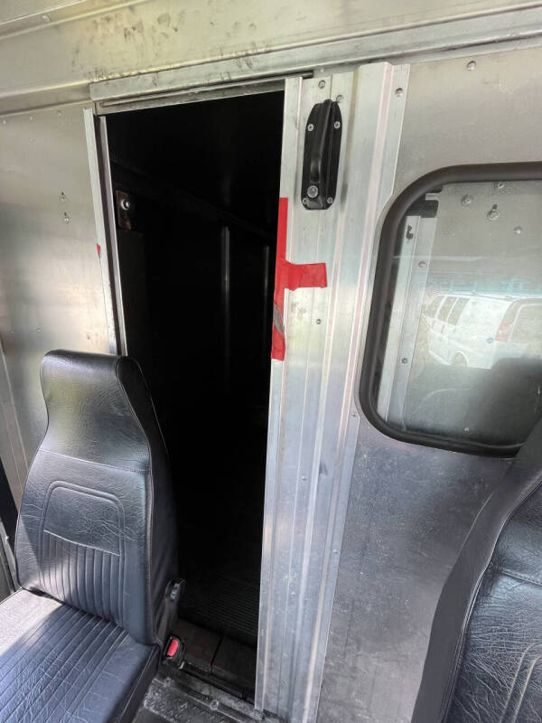 2017 Ford Econoline - Photo 11