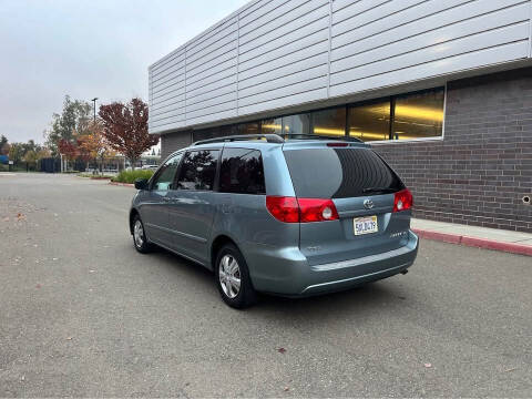 2006 Toyota Sienna LE 8 Passenger