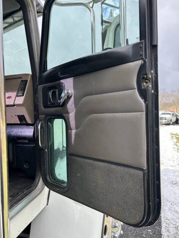 2006 Peterbilt 335 Mechanic's Truck