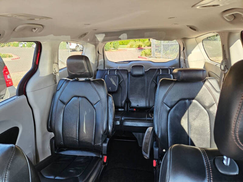 2017 Chrysler Pacifica Touring-L