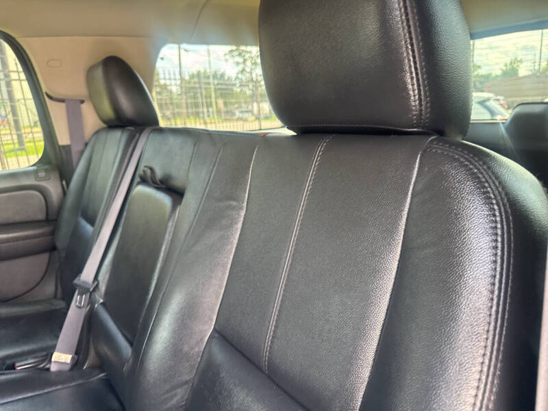 2011 GMC Yukon XL SLE