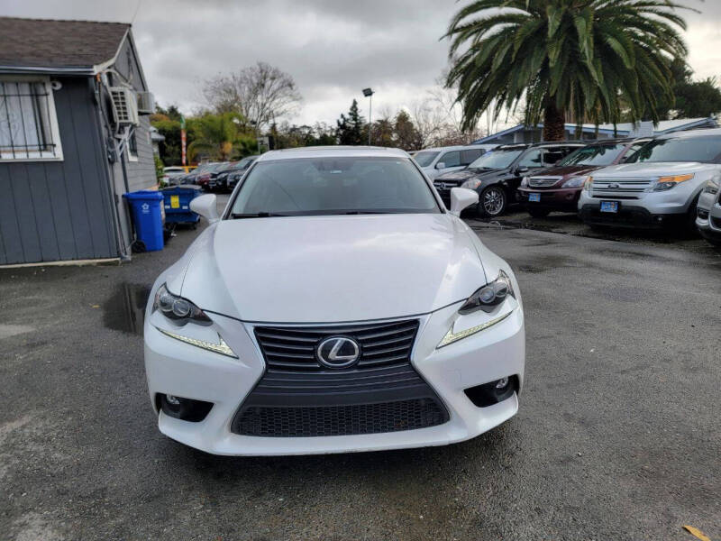 2016 Lexus IS 200t photo 4