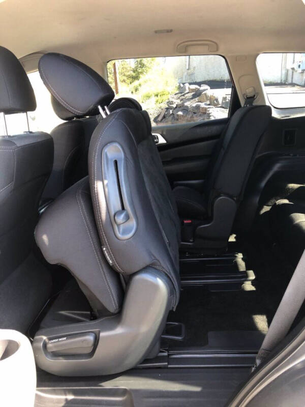 2019 Nissan Pathfinder SV