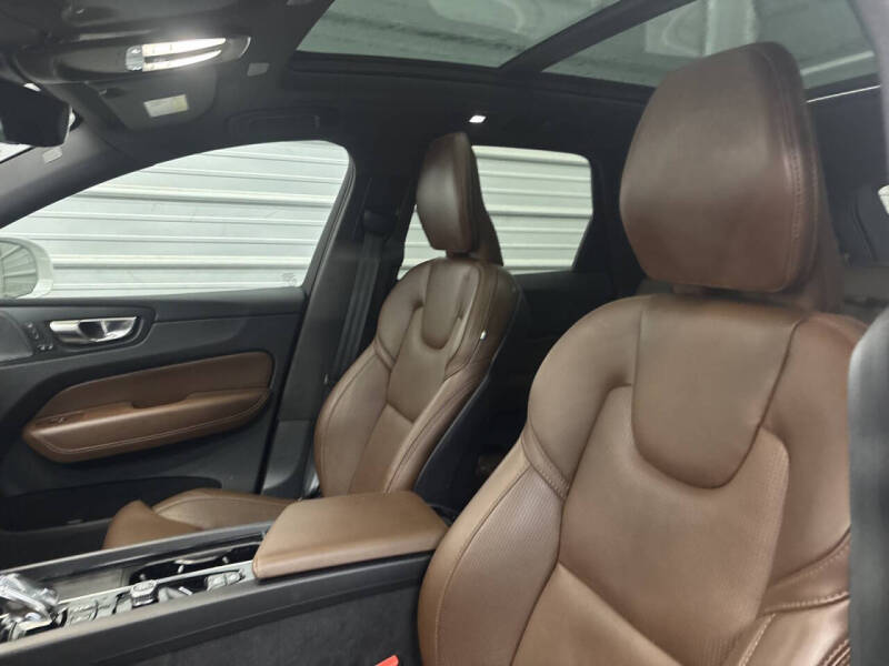 2022 Volvo XC60 B5 Inscription