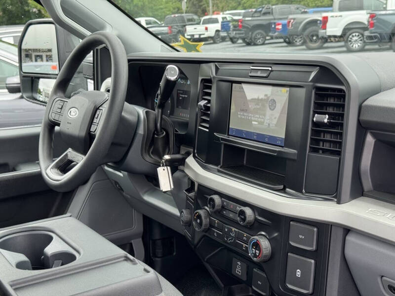 2025 Ford F-350 Super Duty XL