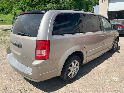 2009 Chrysler Town and Country for sale at Court House Cars, LLC in Chillicothe OH