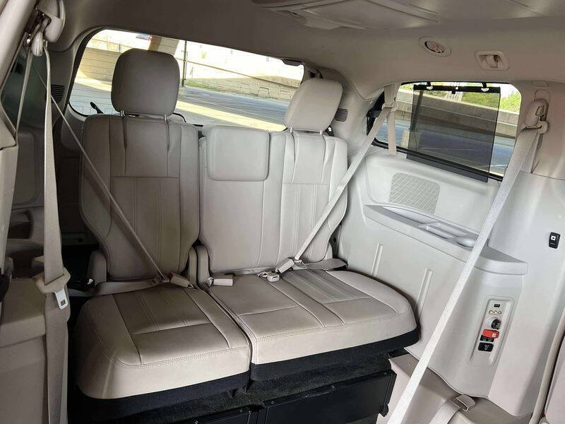 2016 Chrysler Town and Country Touring