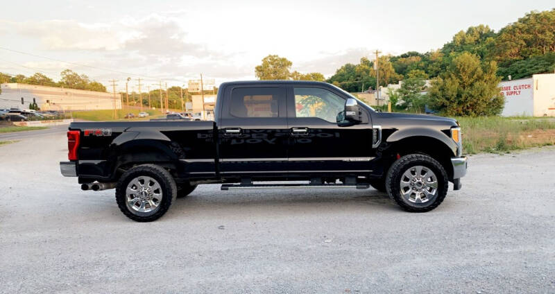 2017 Ford F-250 Super Duty Lariat photo 4