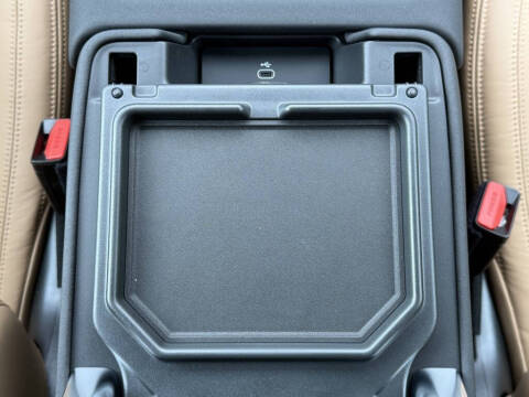 2025 Land Rover Discovery P300 Dynamic SE