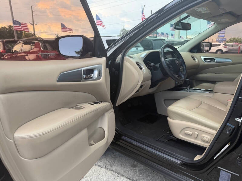 2017 Nissan Pathfinder SL