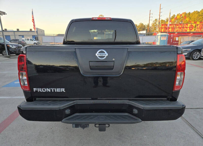 2012 Nissan Frontier SV photo 15