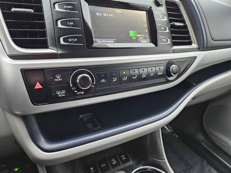 2019 Toyota Highlander LE