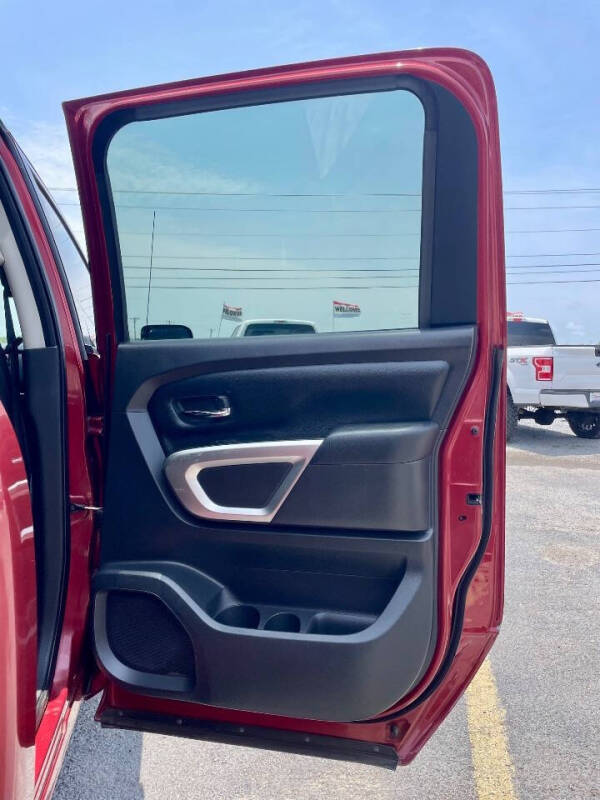 2017 Nissan Titan SV