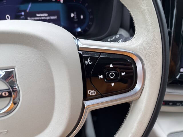 2023 Volvo XC60 B5 Plus Bright Theme