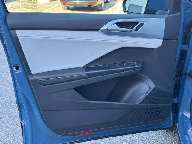 2025 Volkswagen Taos SE 4Motion