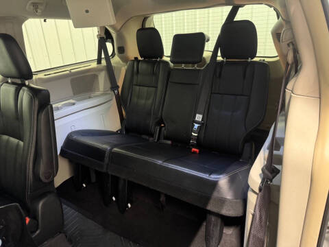 2015 Chrysler Town and Country Touring-L