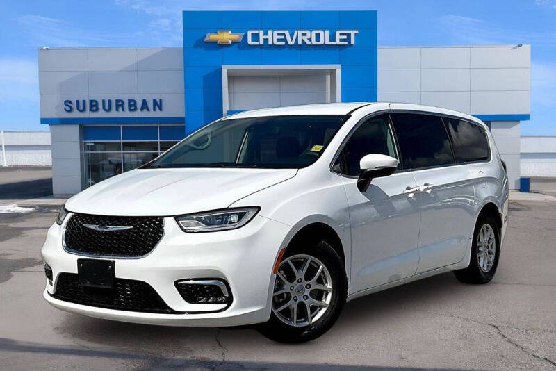2023 Chrysler Pacifica Touring L's photo