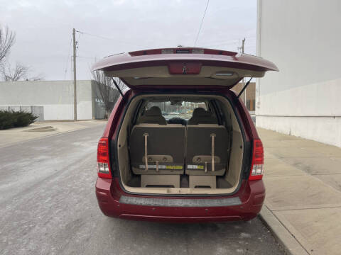 2008 Hyundai Entourage GLS