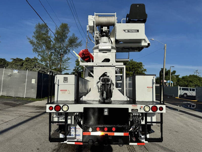 2017 Freightliner M2 106