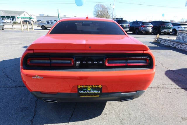 2016 Dodge Challenger SXT Plus