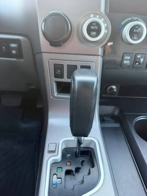 2015 Toyota Sequoia SR5