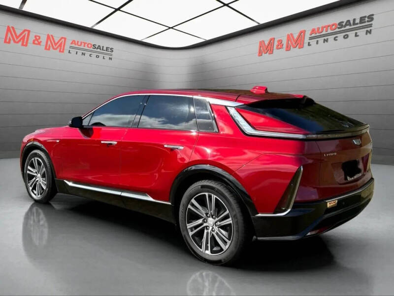 2024 Cadillac LYRIQ Luxury 1