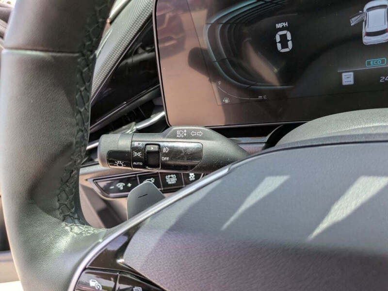 2024 Kia Niro SX