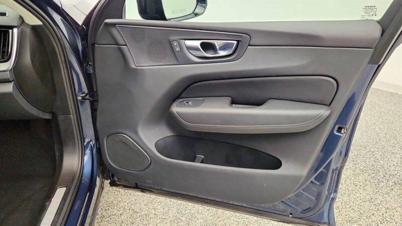 2025 Volvo XC60 B5 Plus Dark Theme