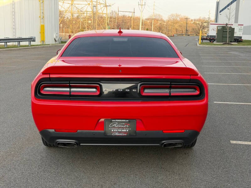 2016 Dodge Challenger SXT Plus